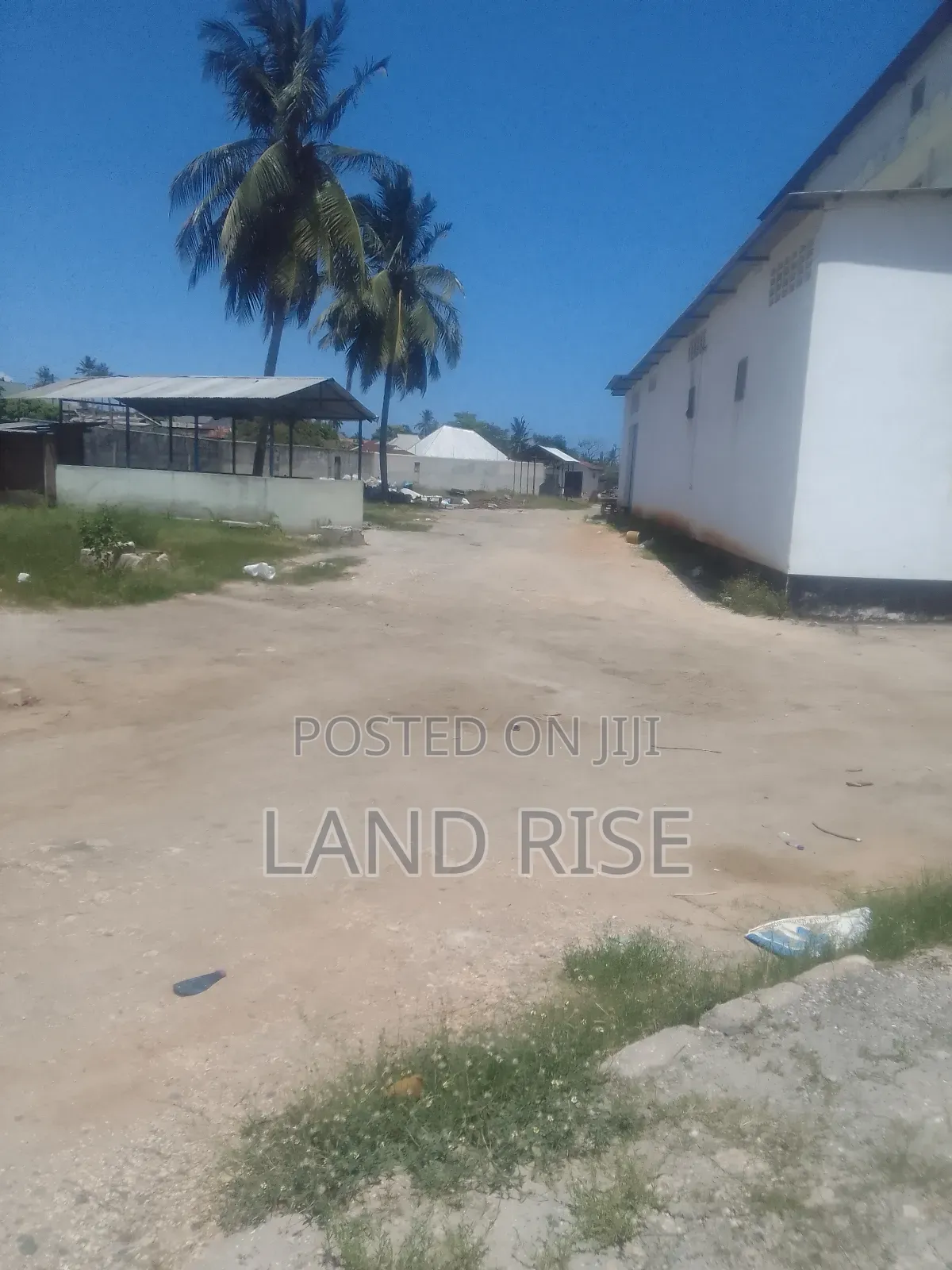 5000 SQM Warehouse in Mandela Road in Tabata