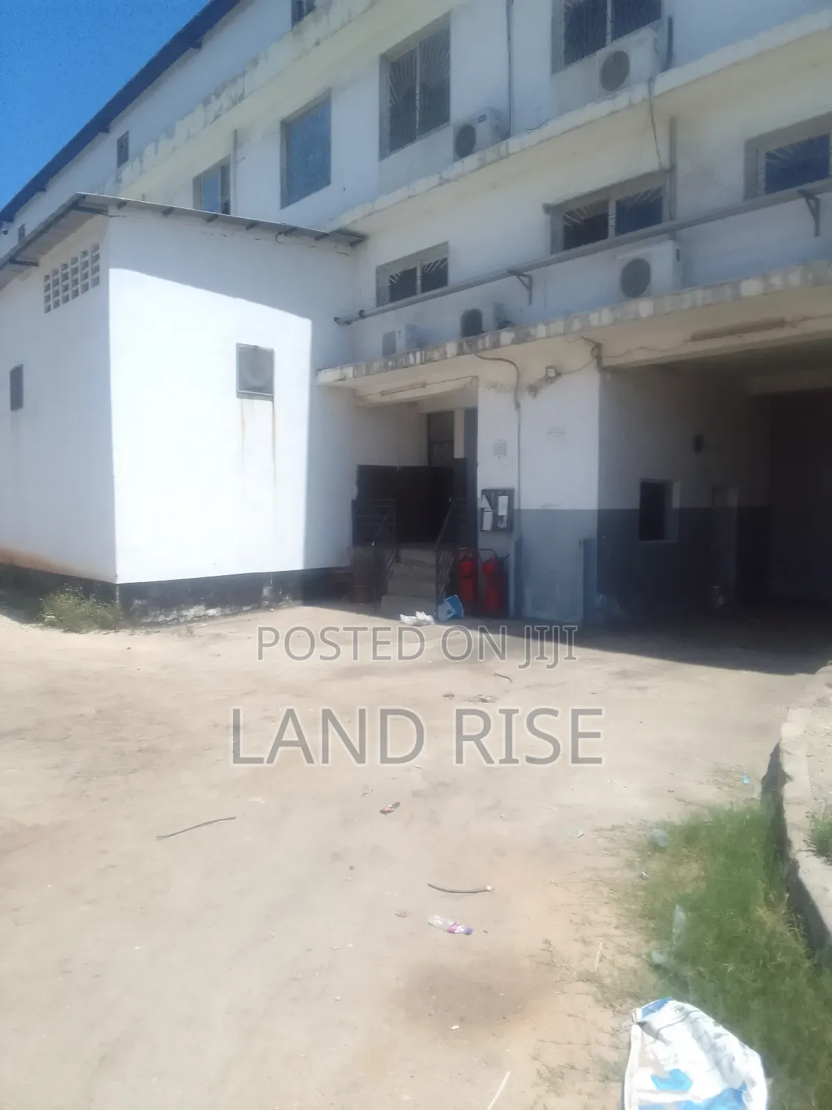 5000 SQM Warehouse in Mandela Road in Tabata