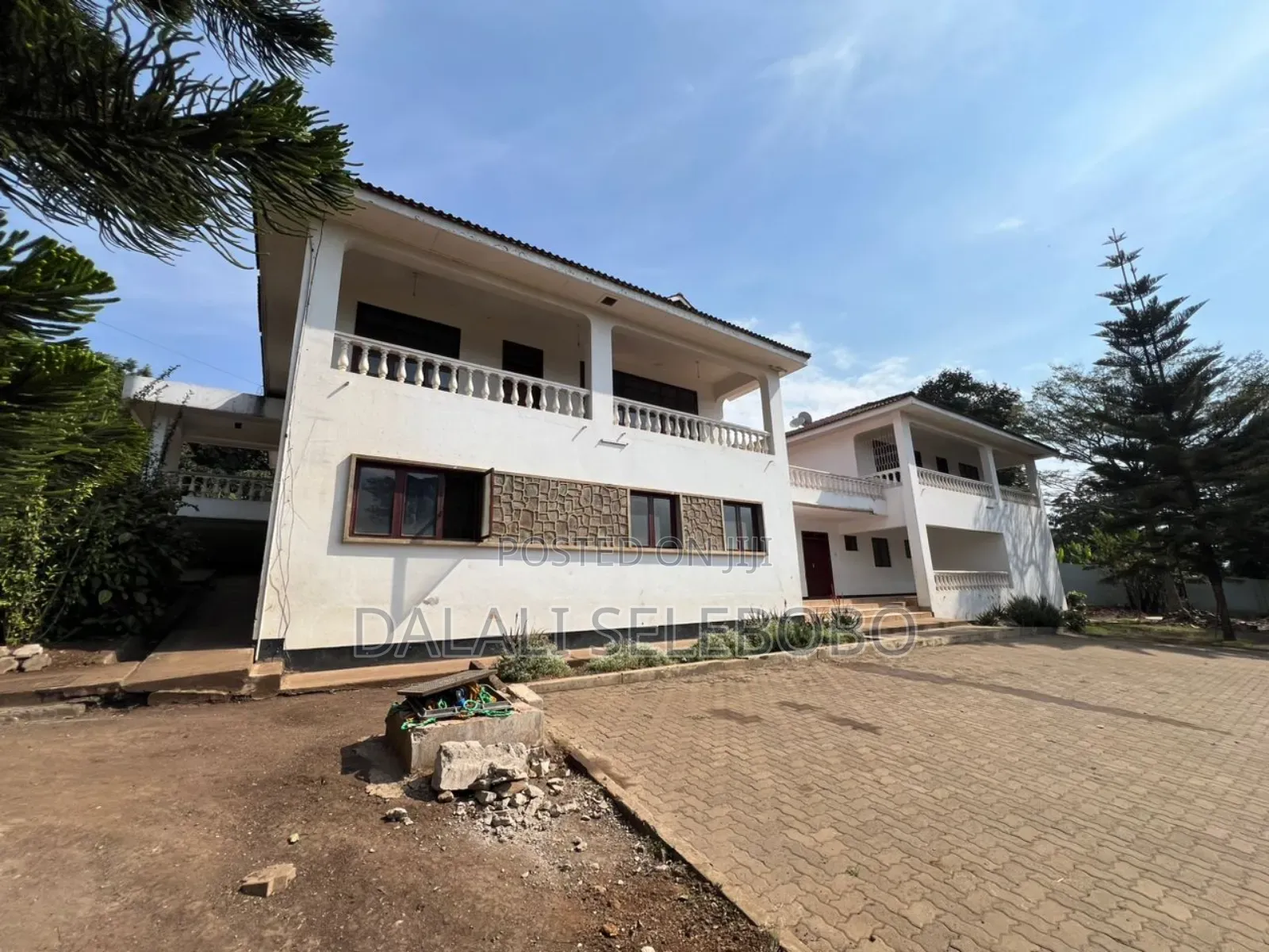 15bdrm Bungalow in Arusha, Central Business Area for sale in Central Business Area