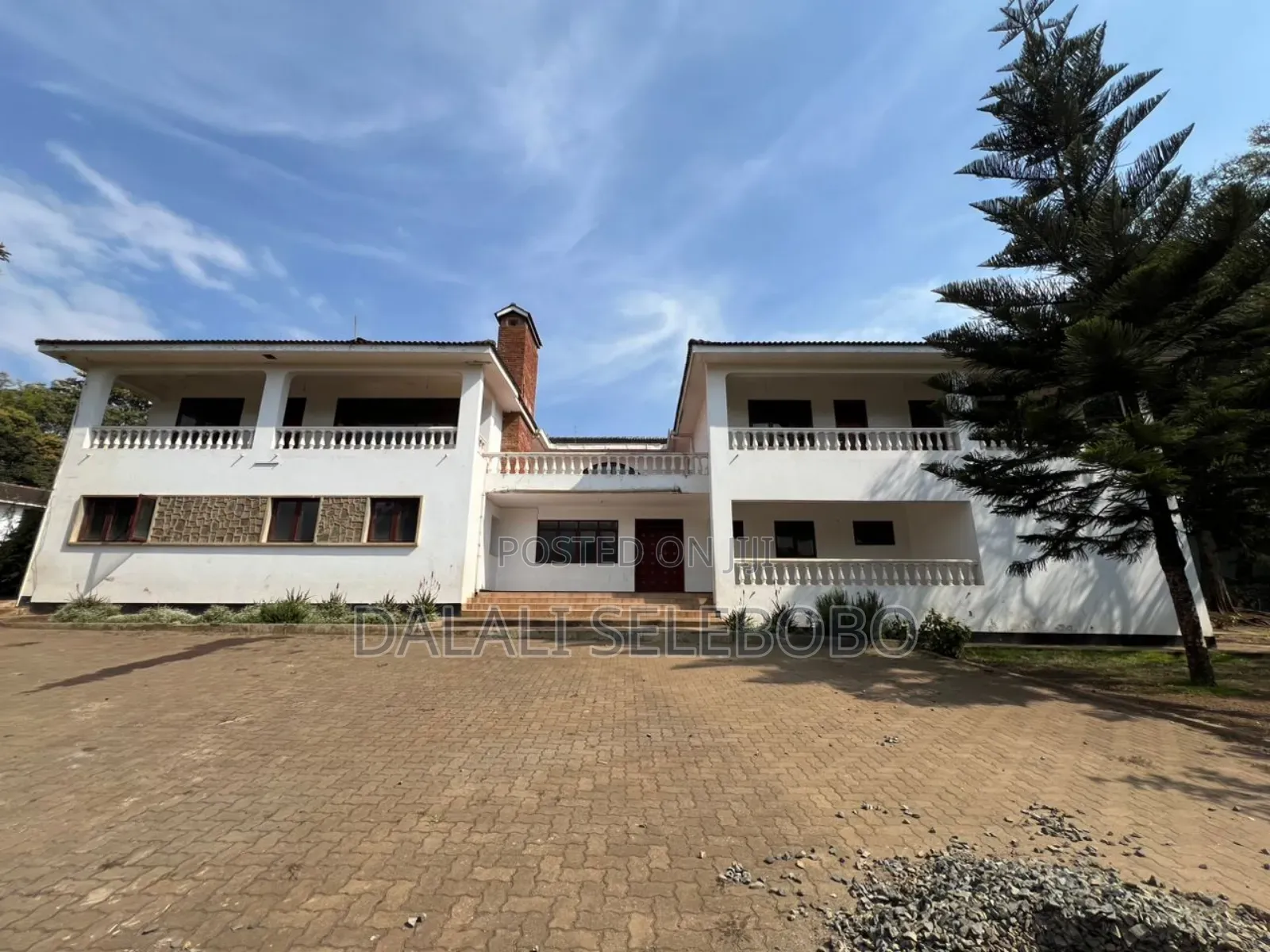 15bdrm Bungalow in Arusha, Central Business Area for sale in Central Business Area