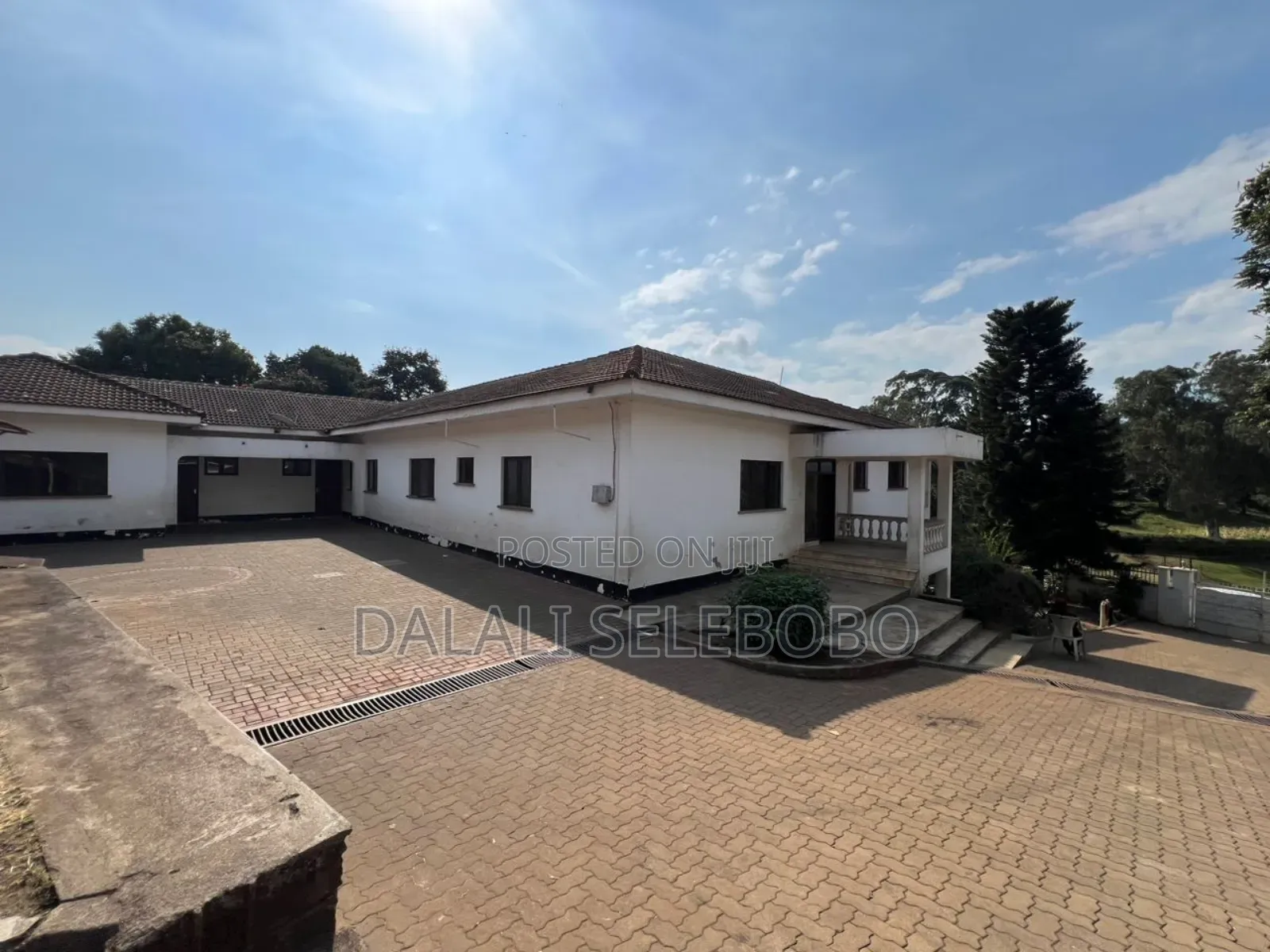 15bdrm Bungalow in Arusha, Central Business Area for sale in Central Business Area
