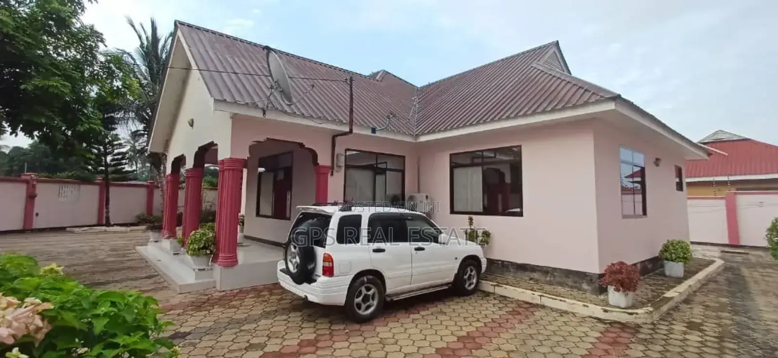 4bdrm House in Kibada Chekechea, Kinondoni for sale in Kinondoni