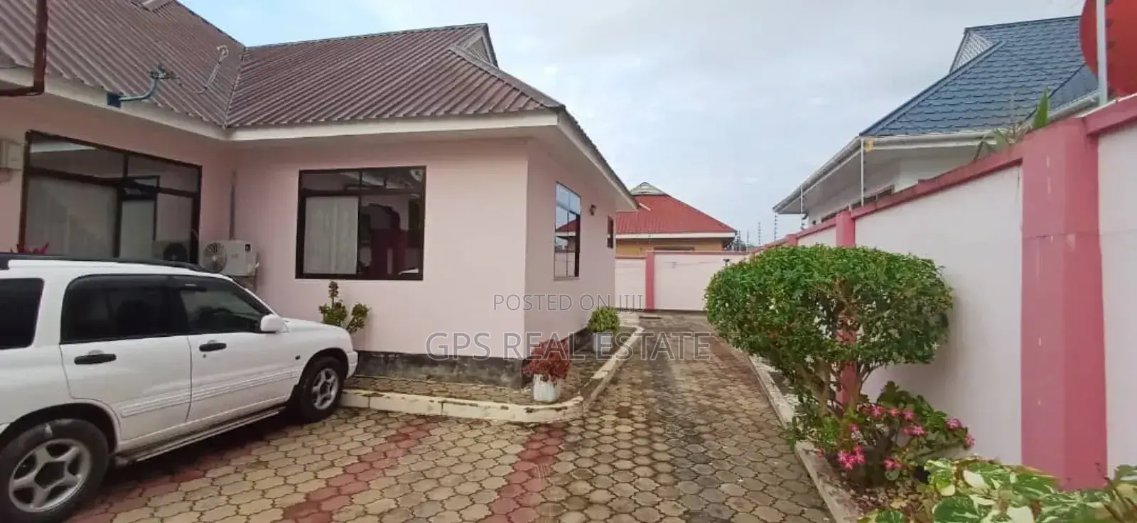 4bdrm House in Kibada Chekechea, Kinondoni for sale in Kinondoni