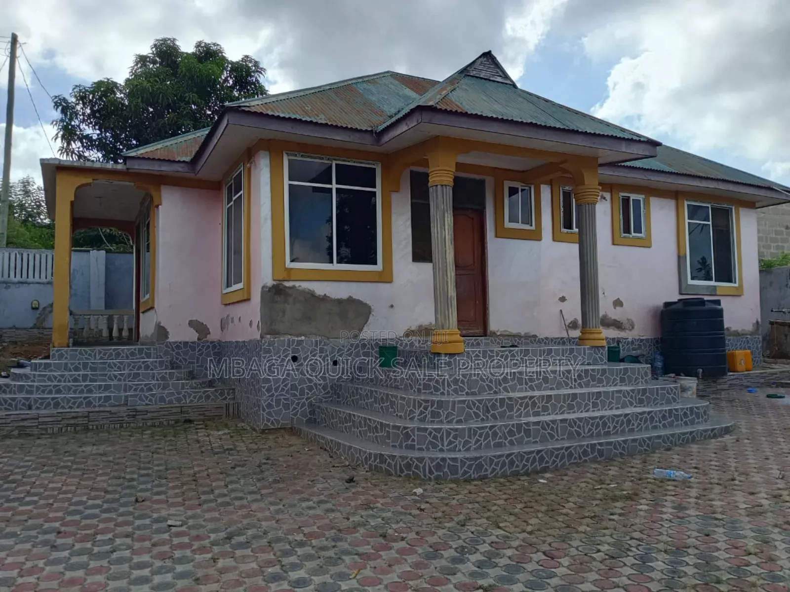 3bdrm House in Mbezi Makabe for sale in Mbezi