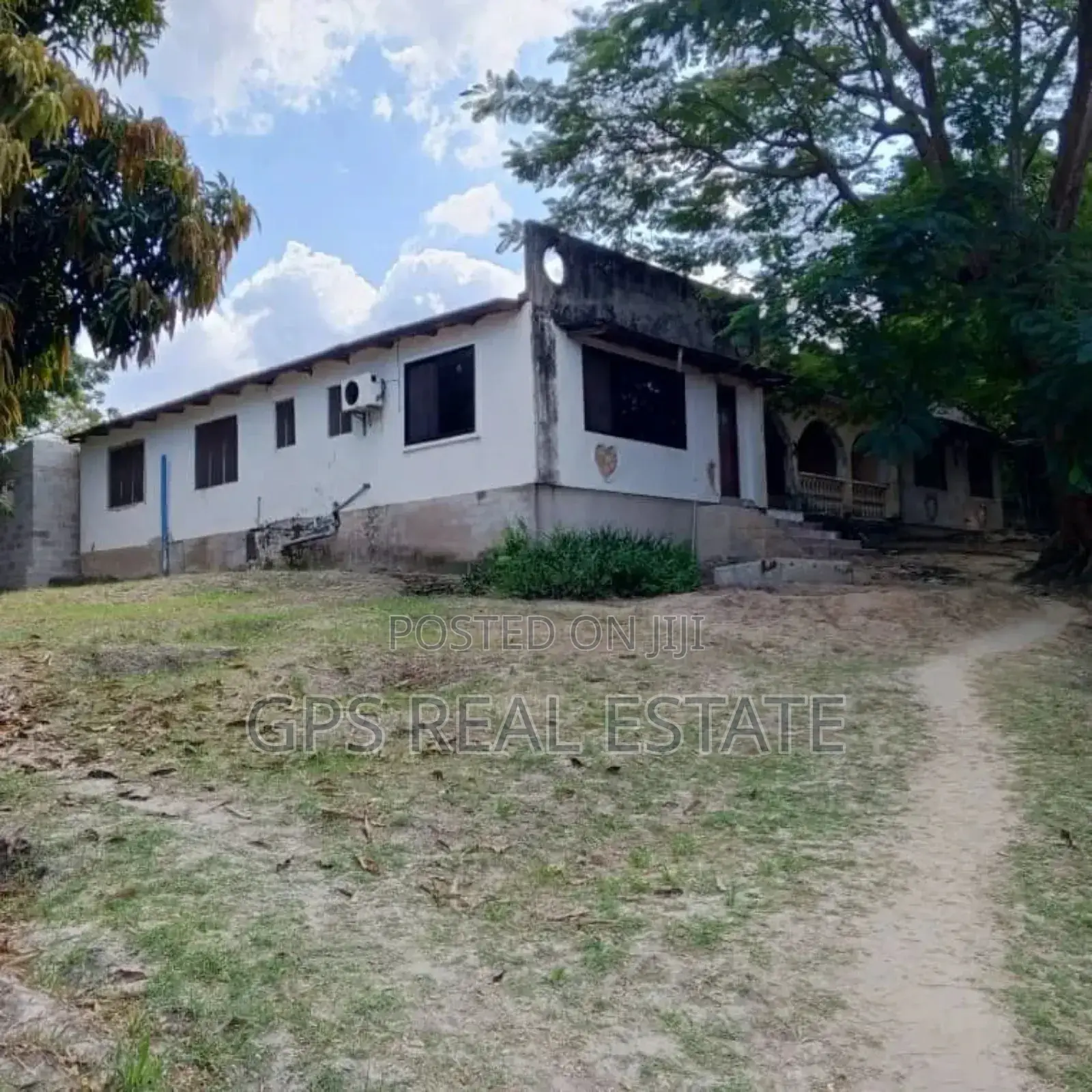 8bdrm House in Tangi Bovu, Mbezi Beach for sale in Mbezi Beach