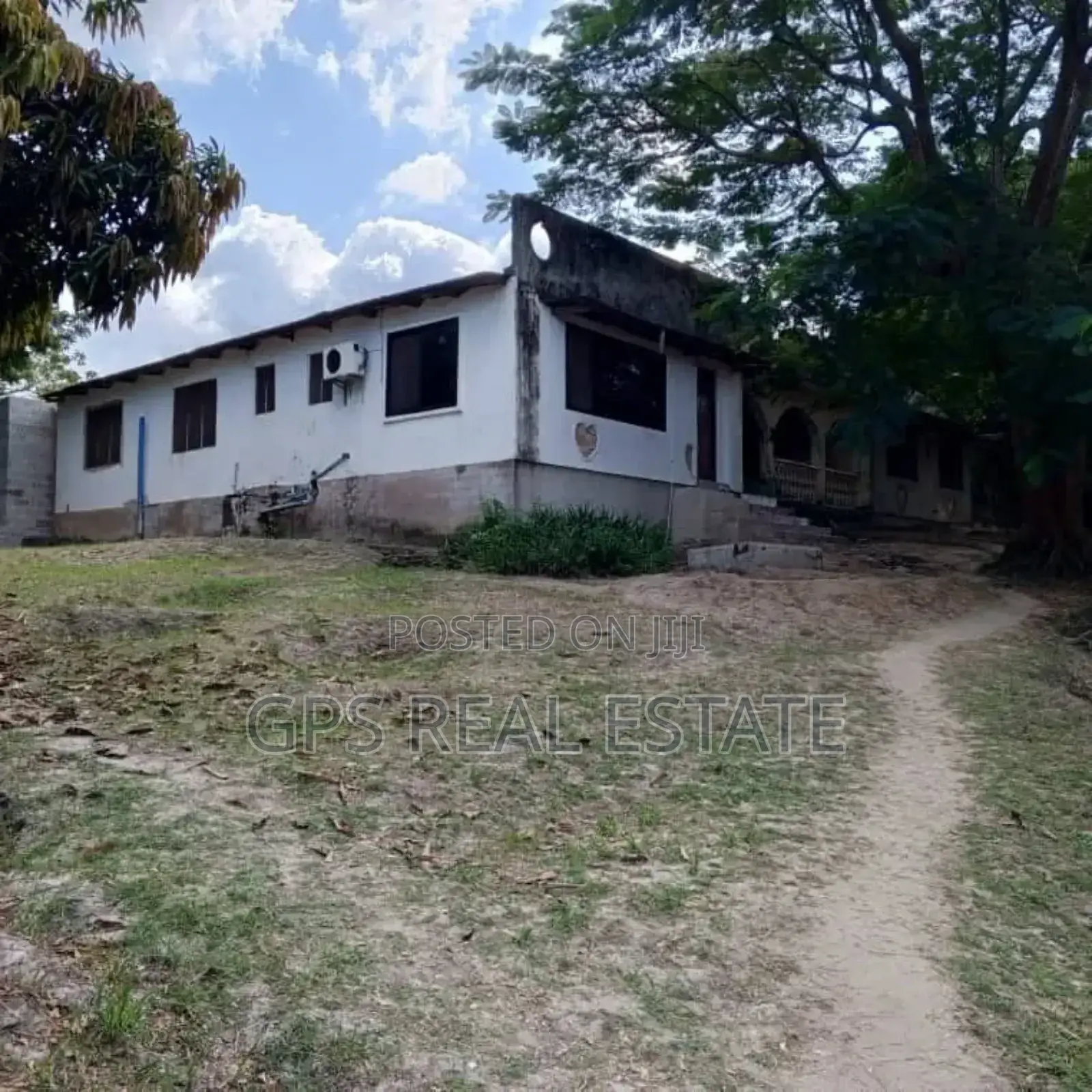 8bdrm House in Tangi Bovu, Mbezi Beach for sale in Mbezi Beach