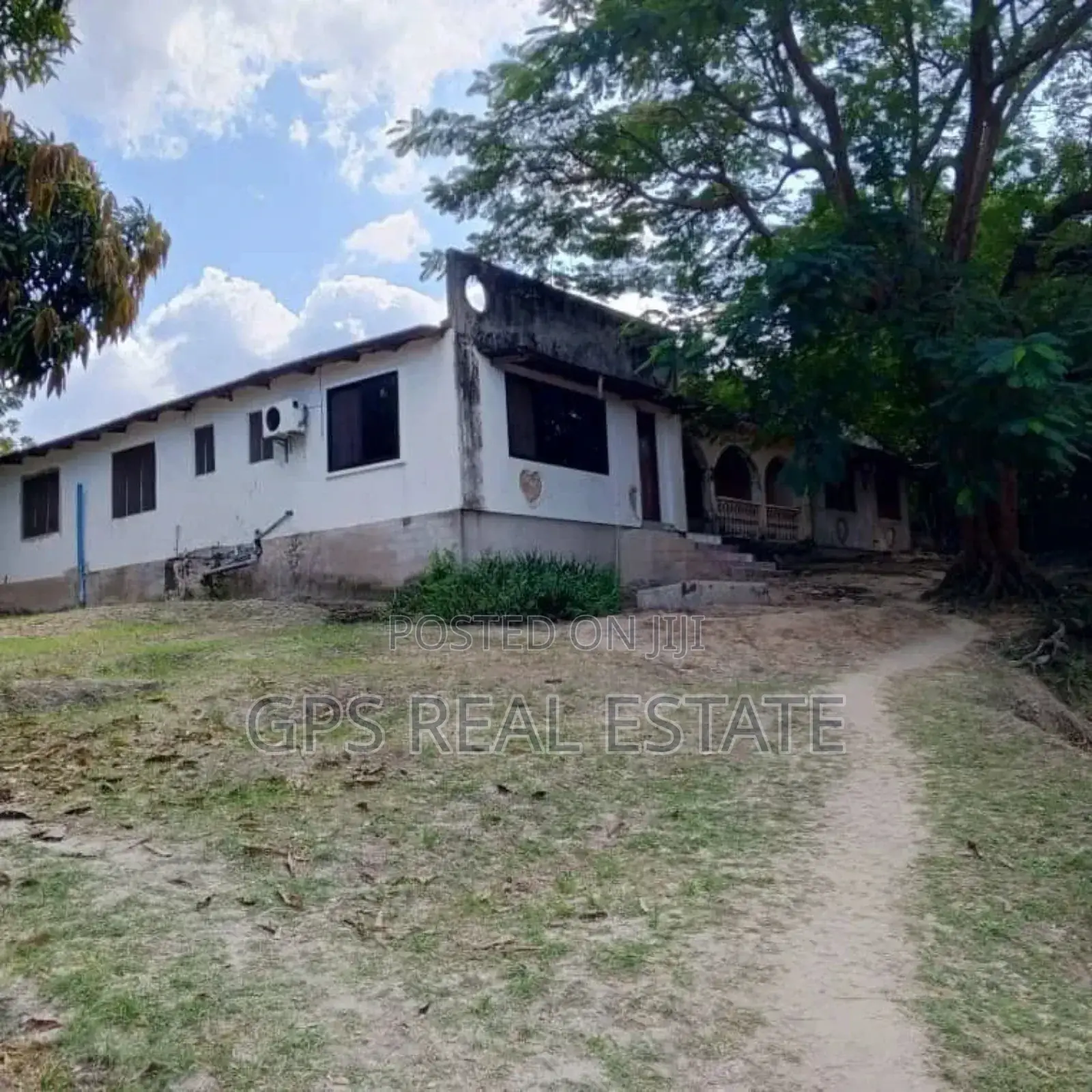 8bdrm House in Tangi Bovu, Mbezi Beach for sale in Mbezi Beach