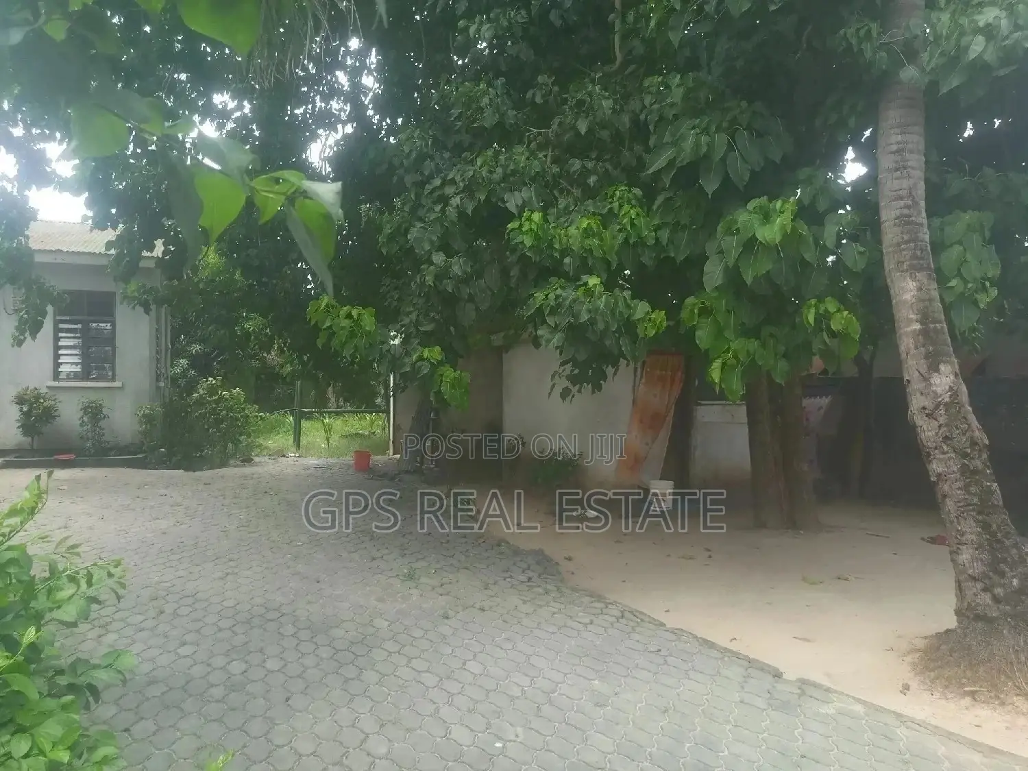 Plot & House For Sale in Ilala
