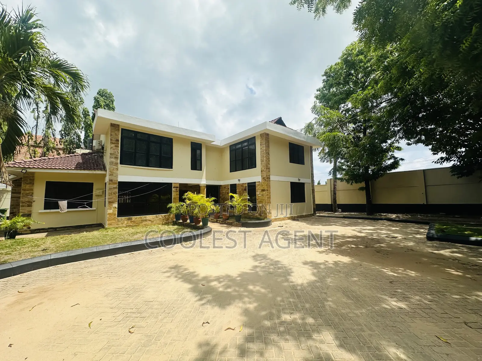 5bdrm Duplex in Mbezibeach, Kinondoni for rent in Kinondoni