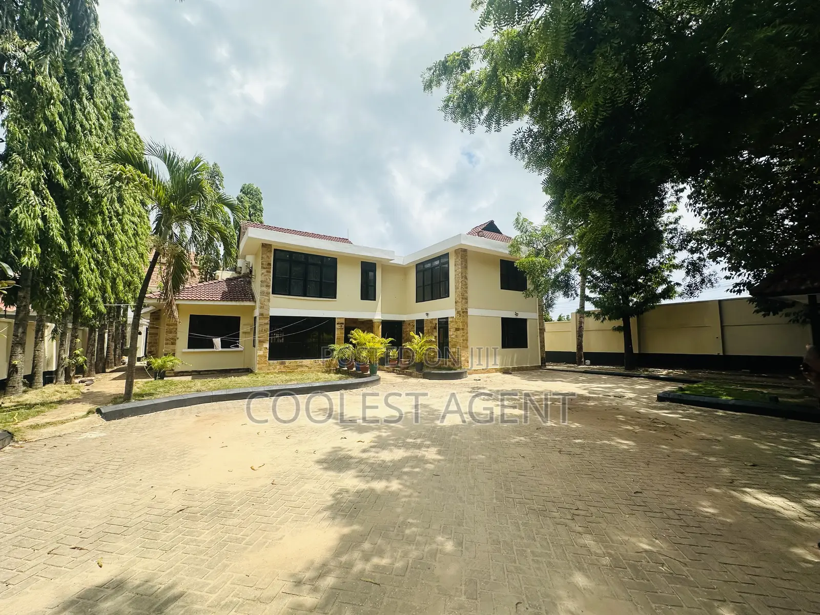 5bdrm Duplex in Mbezibeach, Kinondoni for rent in Kinondoni