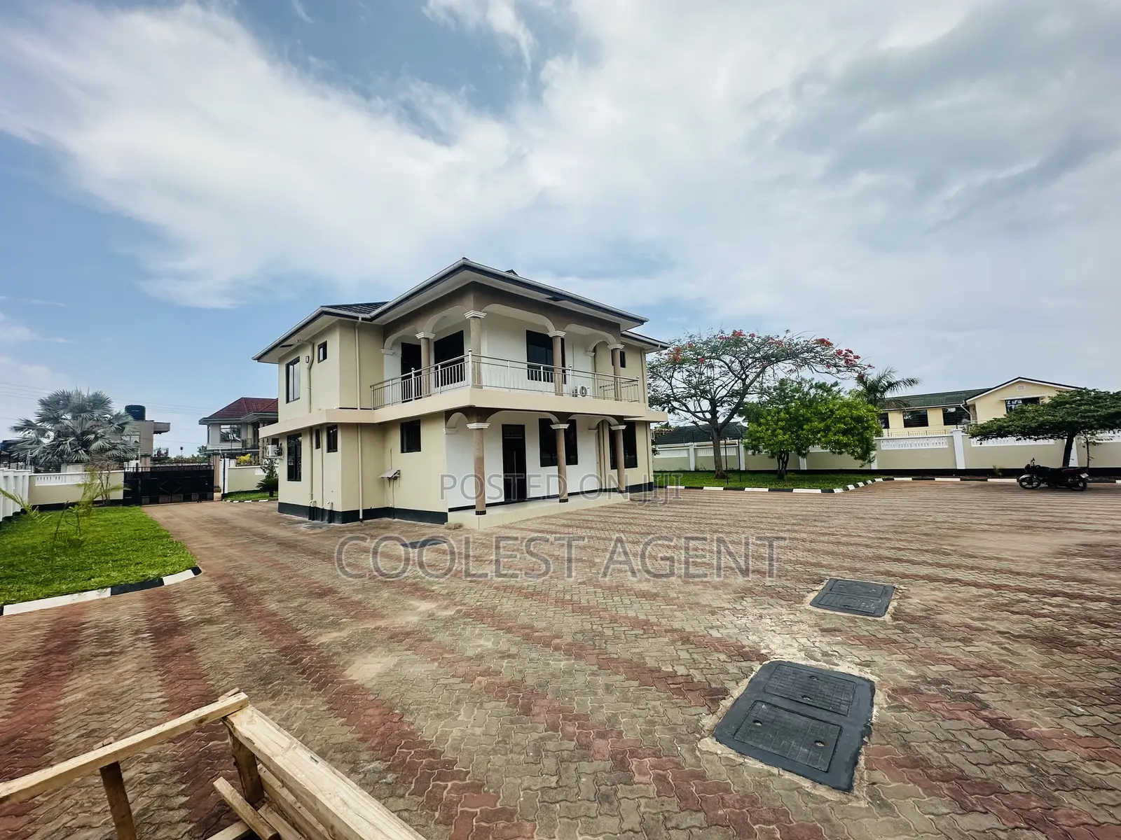 4bdrm Bungalow in Mbezibeach, Kinondoni for rent in Kinondoni