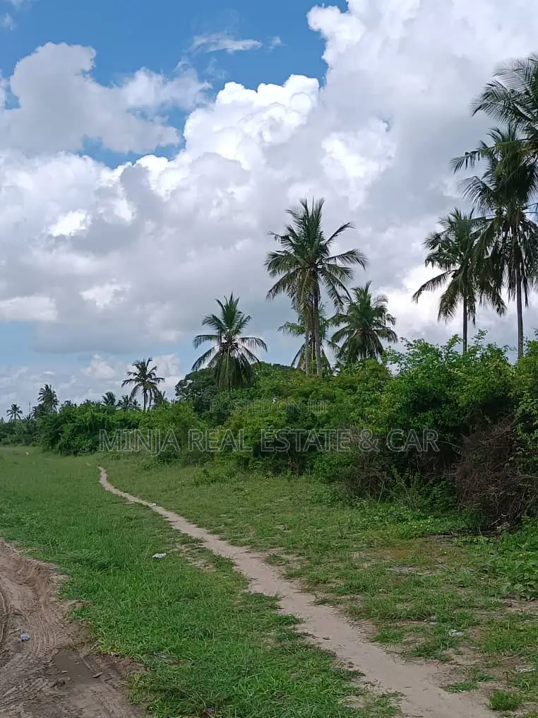 20 Acres Facing Bagamoyo Road on Sale at Kilomo Bagamoyo in Kiromo