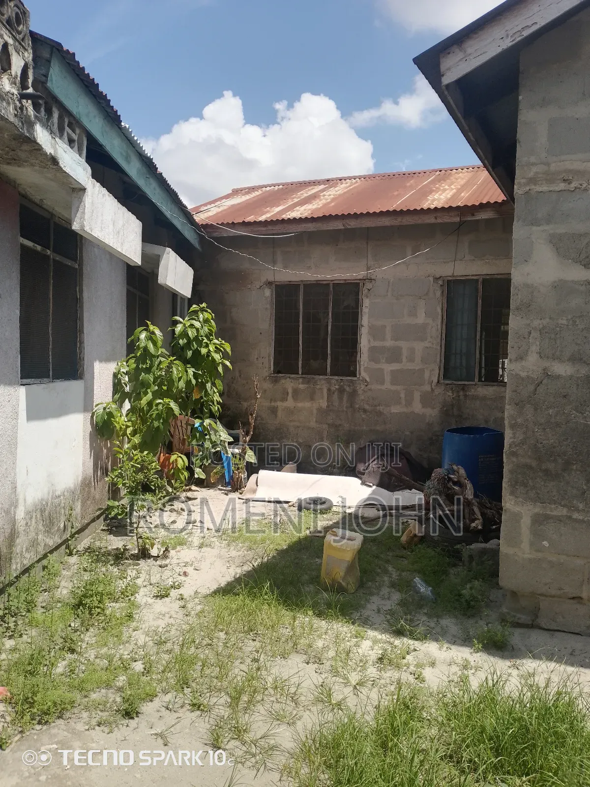 16bdrm Apartment in Tanzania Daresalaam, Ilala for sale in Ilala