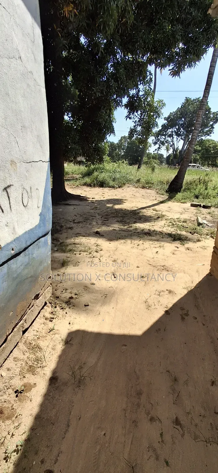 Eneo Linauzwa Kerege Manofu Barabarani in Bagamoyo