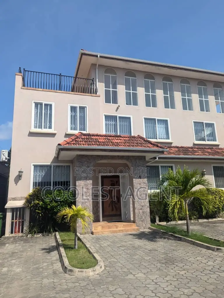 4bdrm Villa in Coolest Estate, Kinondoni for rent in Kinondoni