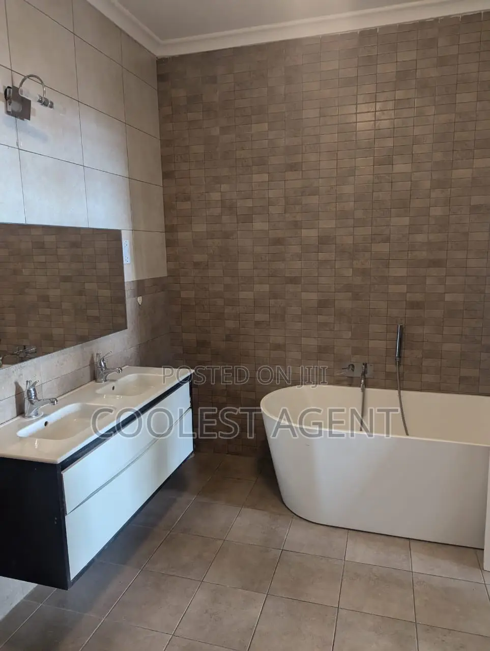 4bdrm Villa in Coolest Estate, Kinondoni for rent in Kinondoni