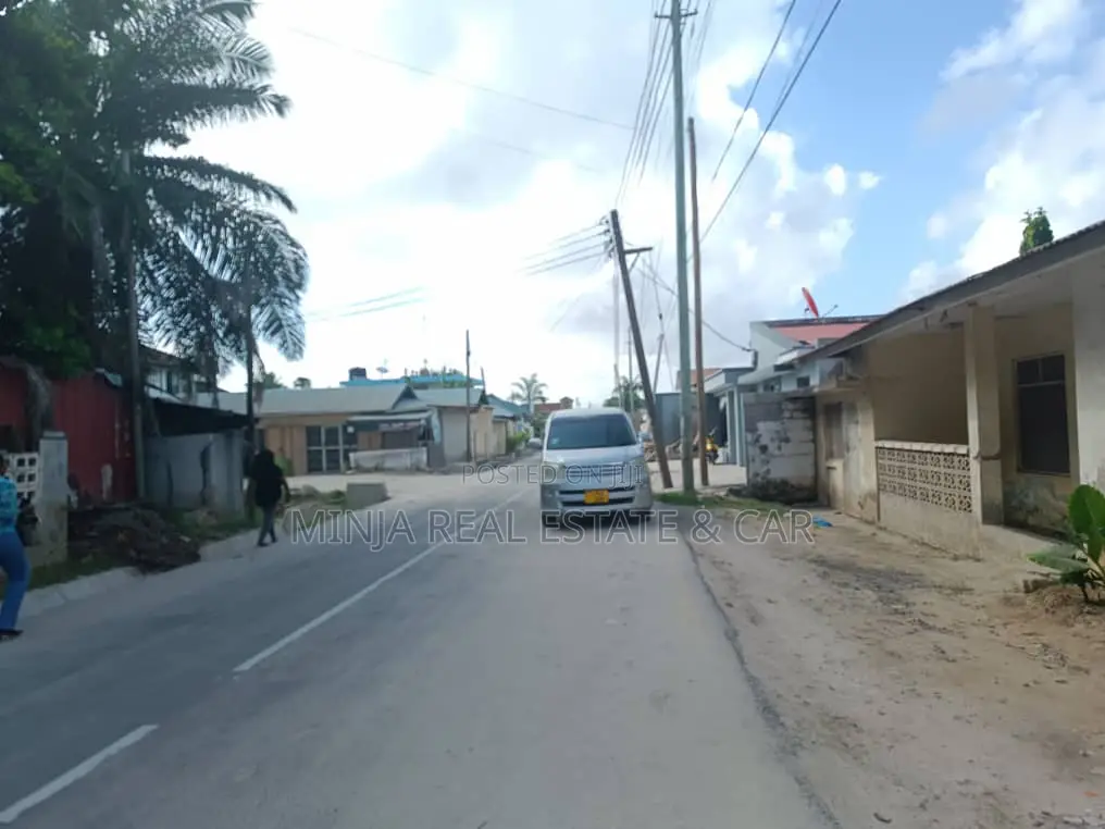 9bdrm House in Kinondoni for sale in Kinondoni