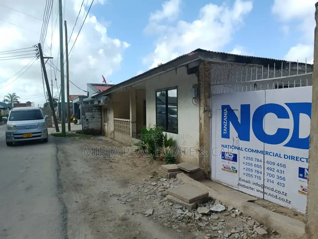 9bdrm House in Kinondoni for sale in Kinondoni