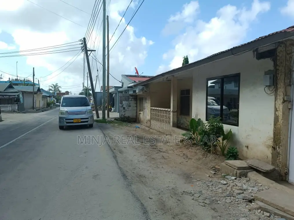 9bdrm House in Kinondoni for sale in Kinondoni