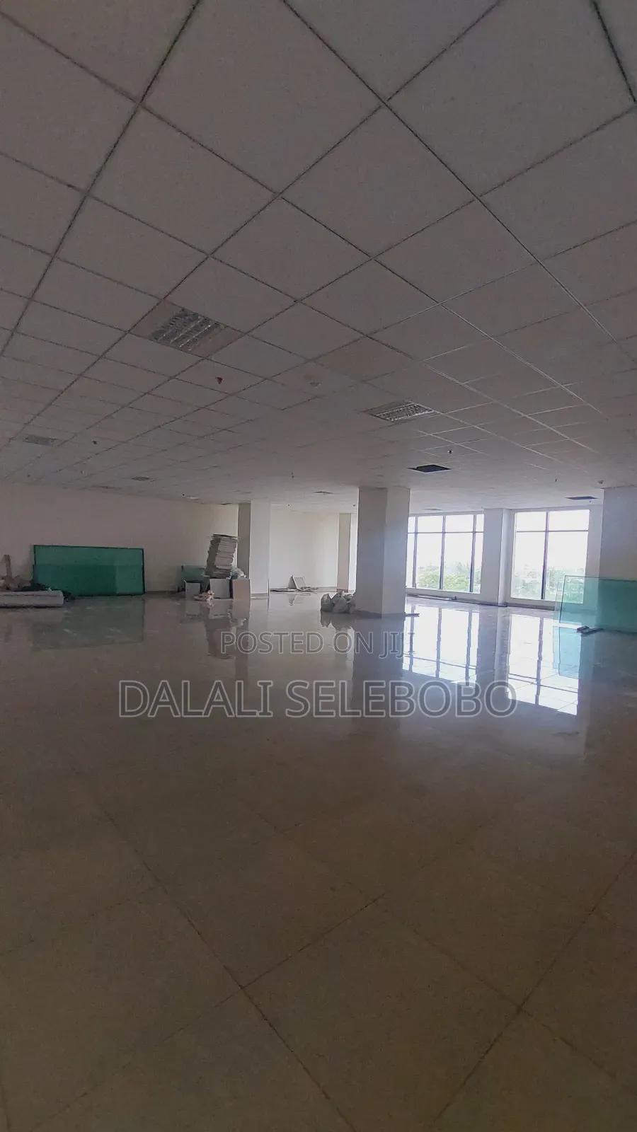 Office Space Kubwa Near by Main Road. in Kinondoni