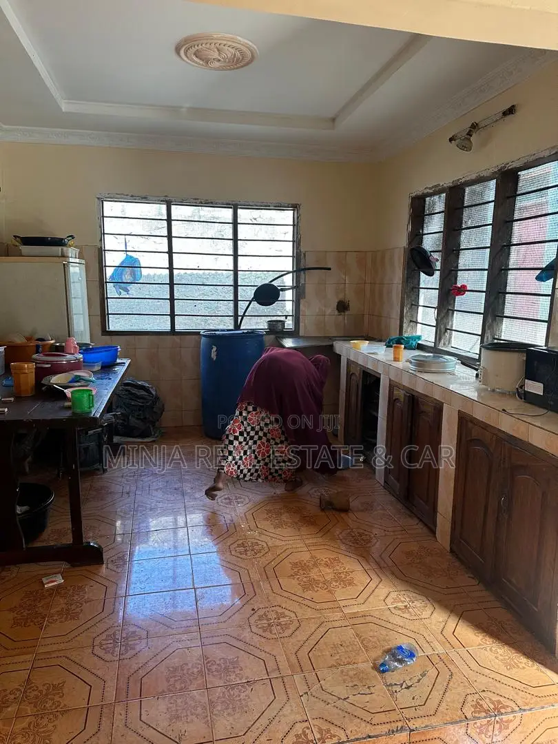 6bdrm House in Central for sale in Central