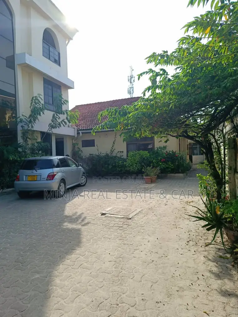 9bdrm House in Kijitonyama for sale in Kijitonyama