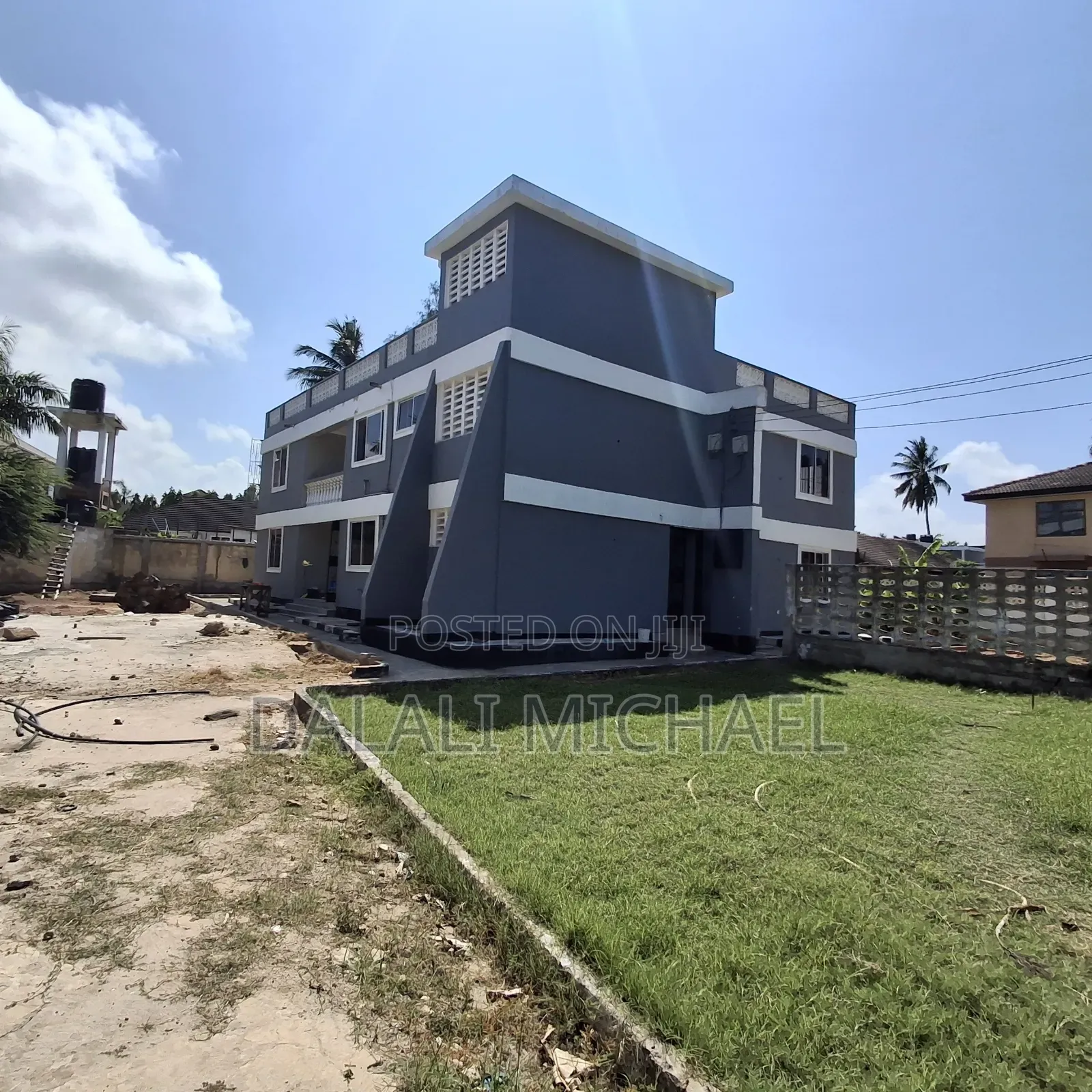 8bdrm Apartment in Mikocheni for sale in Mikocheni