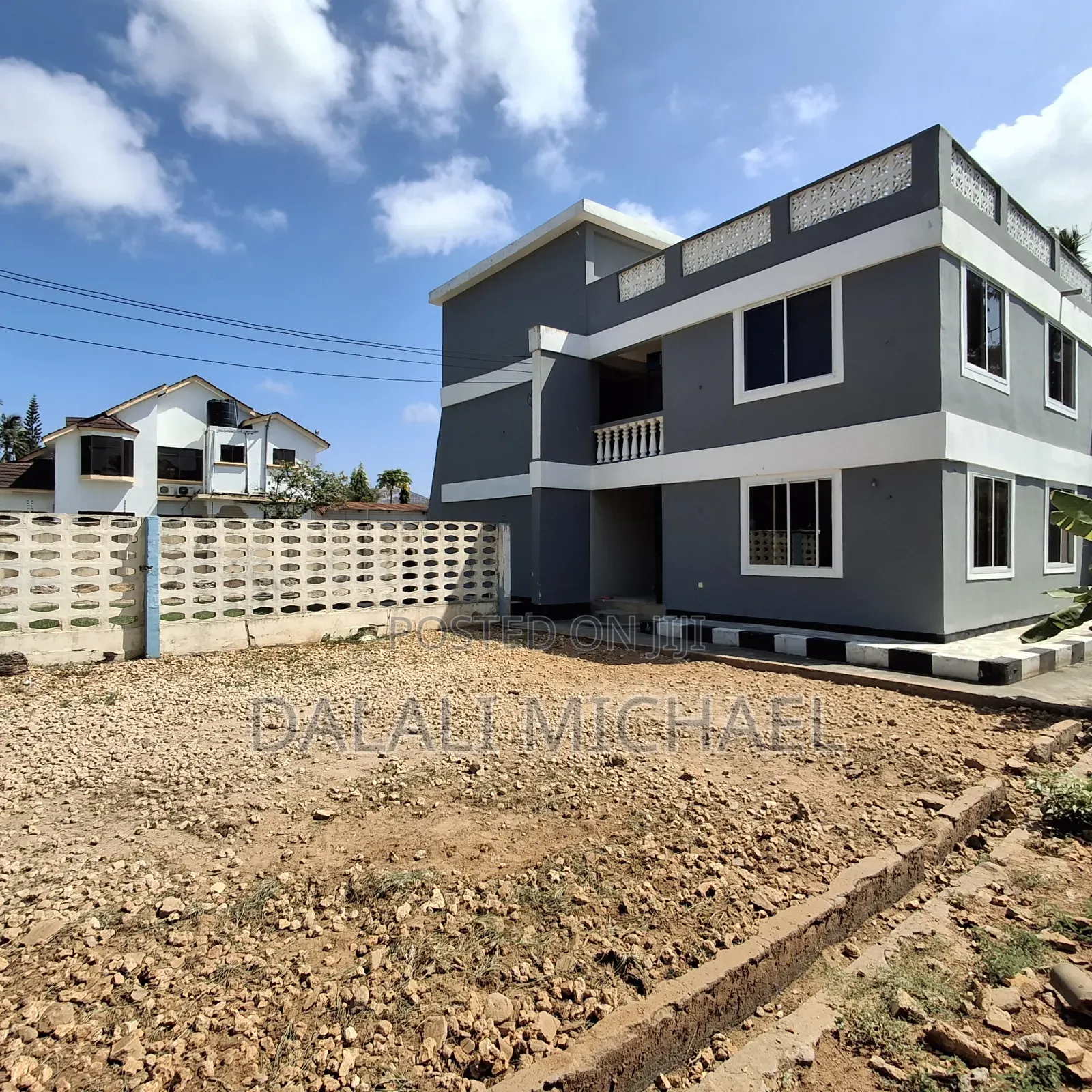 8bdrm Apartment in Mikocheni for sale in Mikocheni