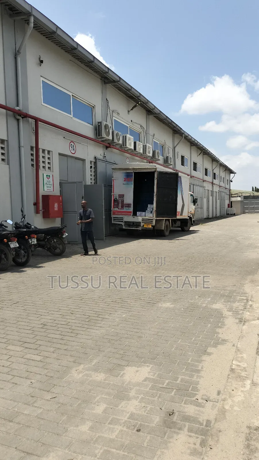 Warehouse for Rent Airport DSM in Kipawa