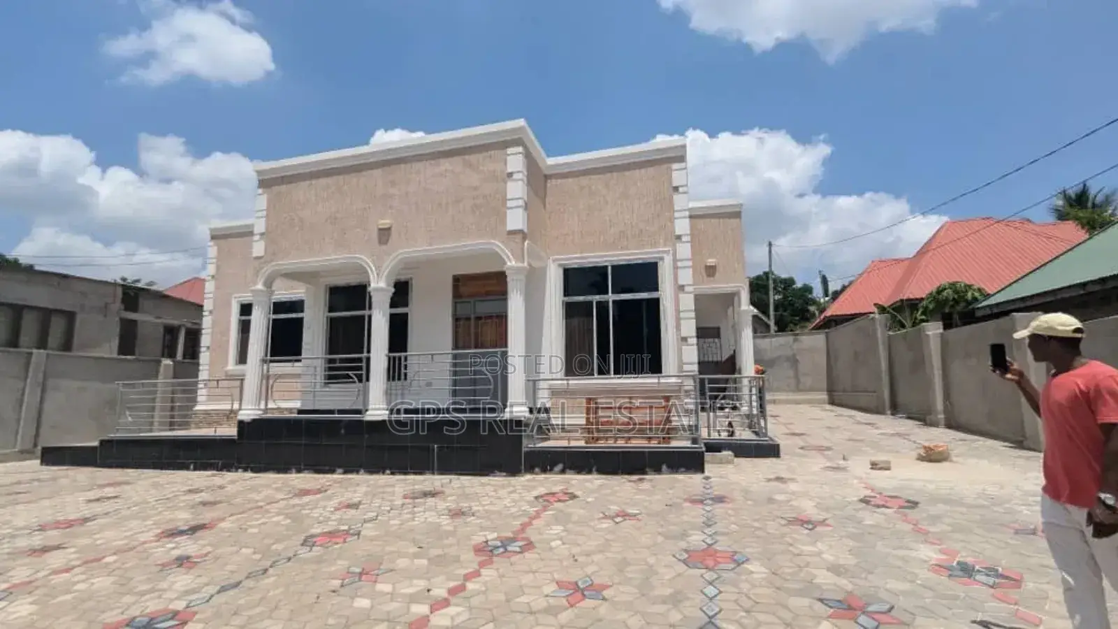 3bdrm House in Kifuru, Kinondoni for sale in Kinondoni