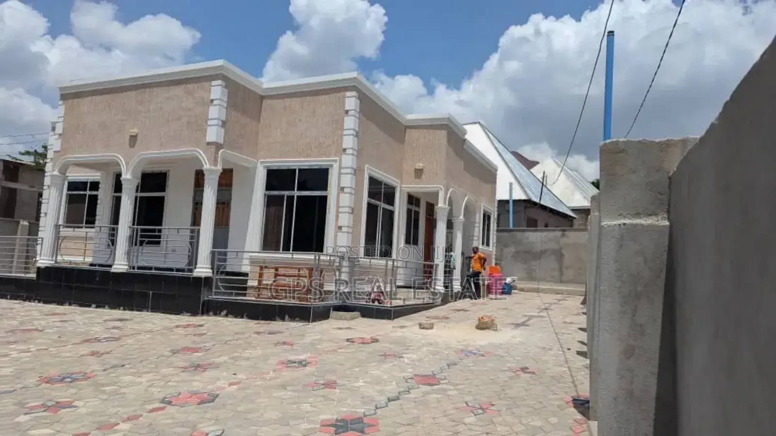 3bdrm House in Kifuru, Kinondoni for sale in Kinondoni