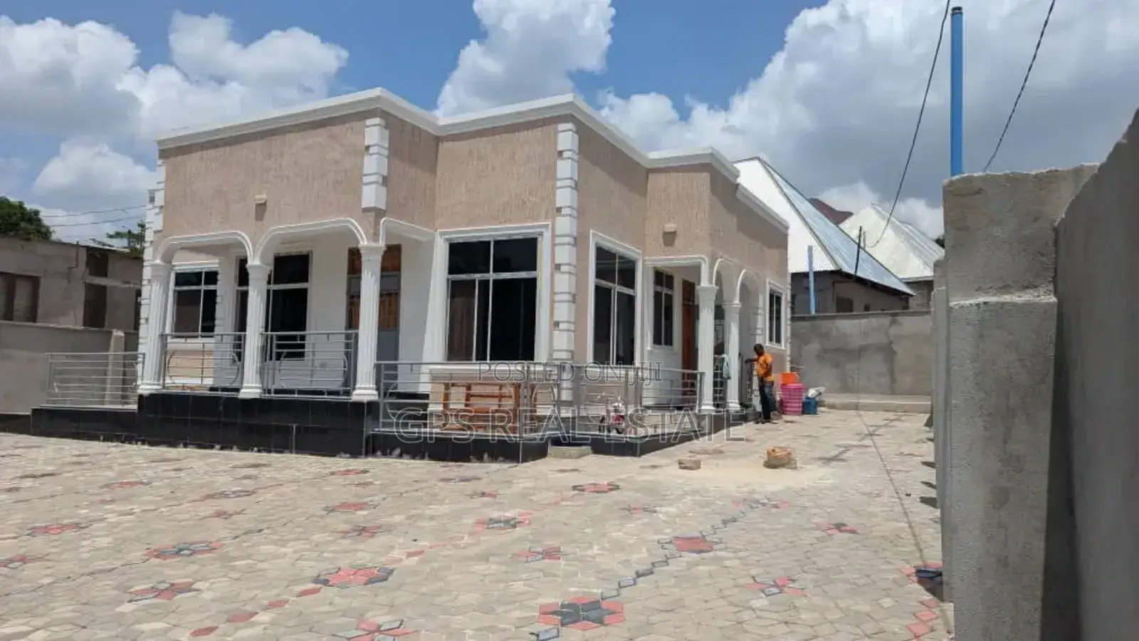 3bdrm House in Kifuru, Kinondoni for sale in Kinondoni