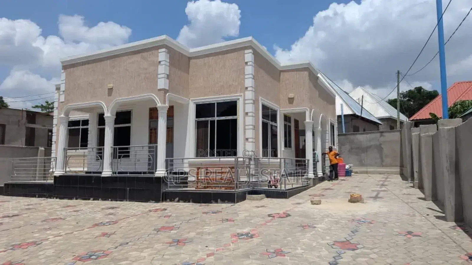 3bdrm House in Kifuru, Kinondoni for sale in Kinondoni