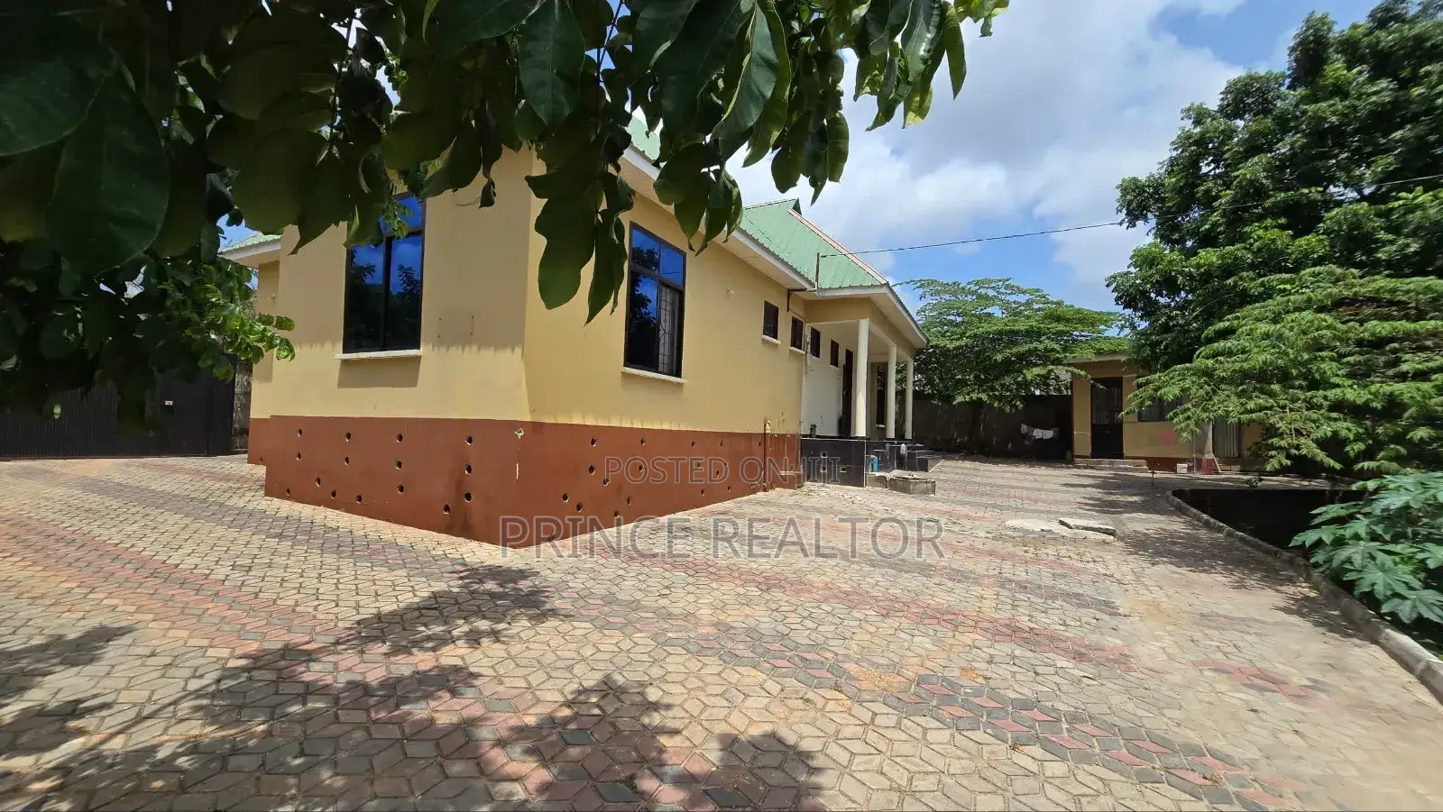 3bdrm House in Madale Kwa Kawawa, Kinondoni for sale in Kinondoni