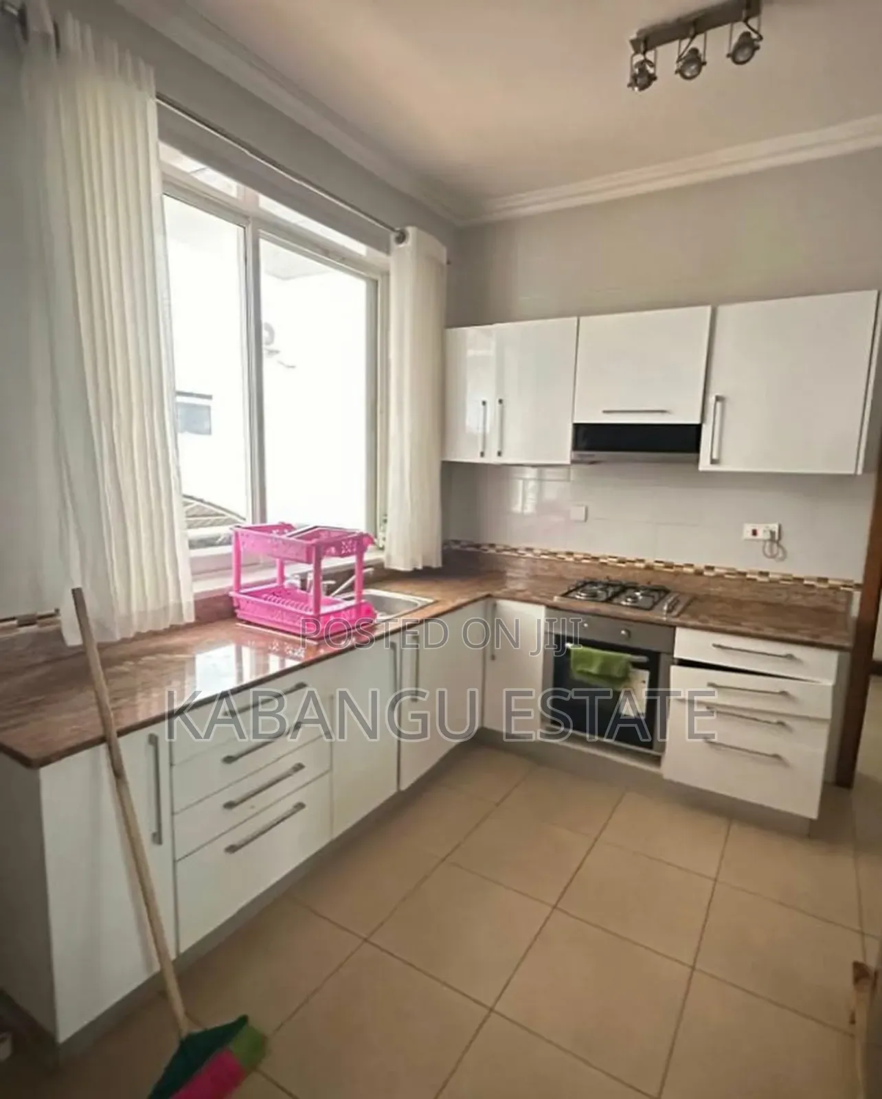 Furnished 3bdrm Apartment in Kawebeach for rent in Kawe