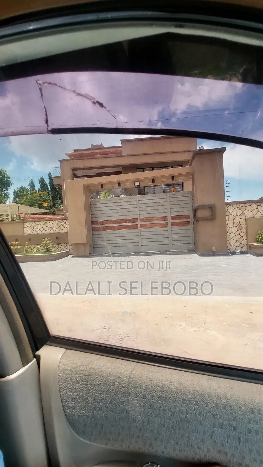 5bdrm Bungalow in Mbez Beach Makonde for sale in Mbezi Beach