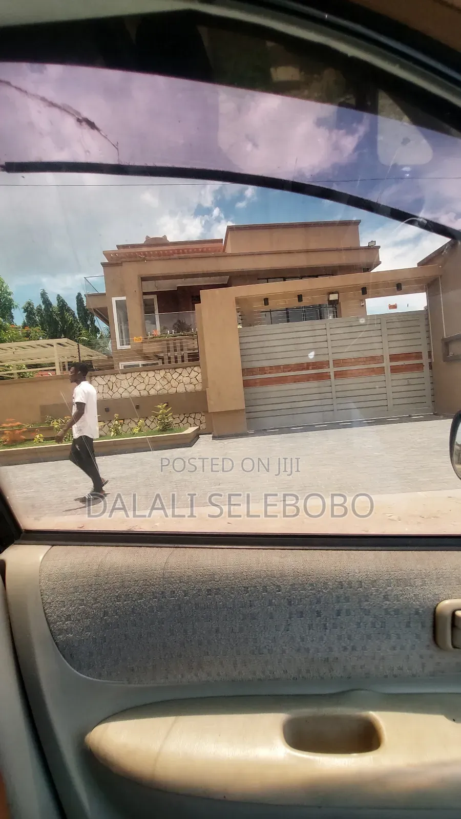 5bdrm Bungalow in Mbez Beach Makonde for sale in Mbezi Beach