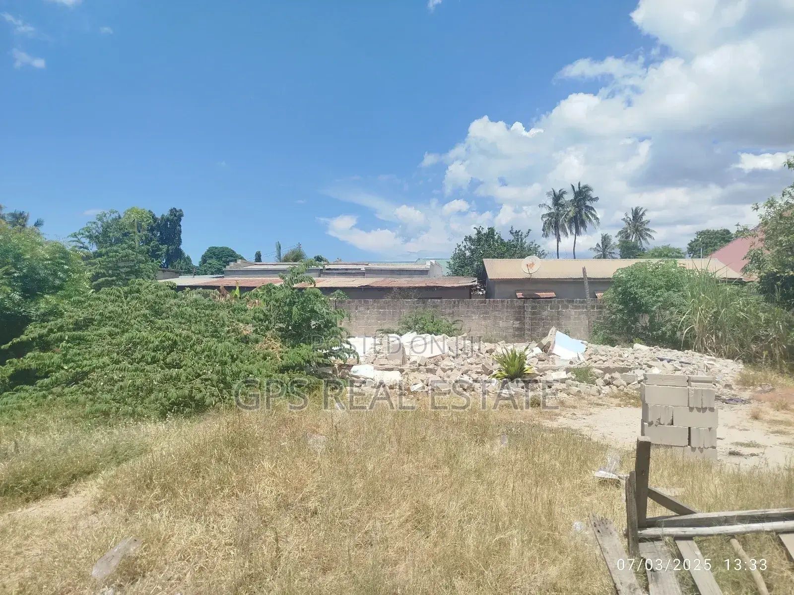Plot for Sale at Kigamboni Darajani in Kigamboni