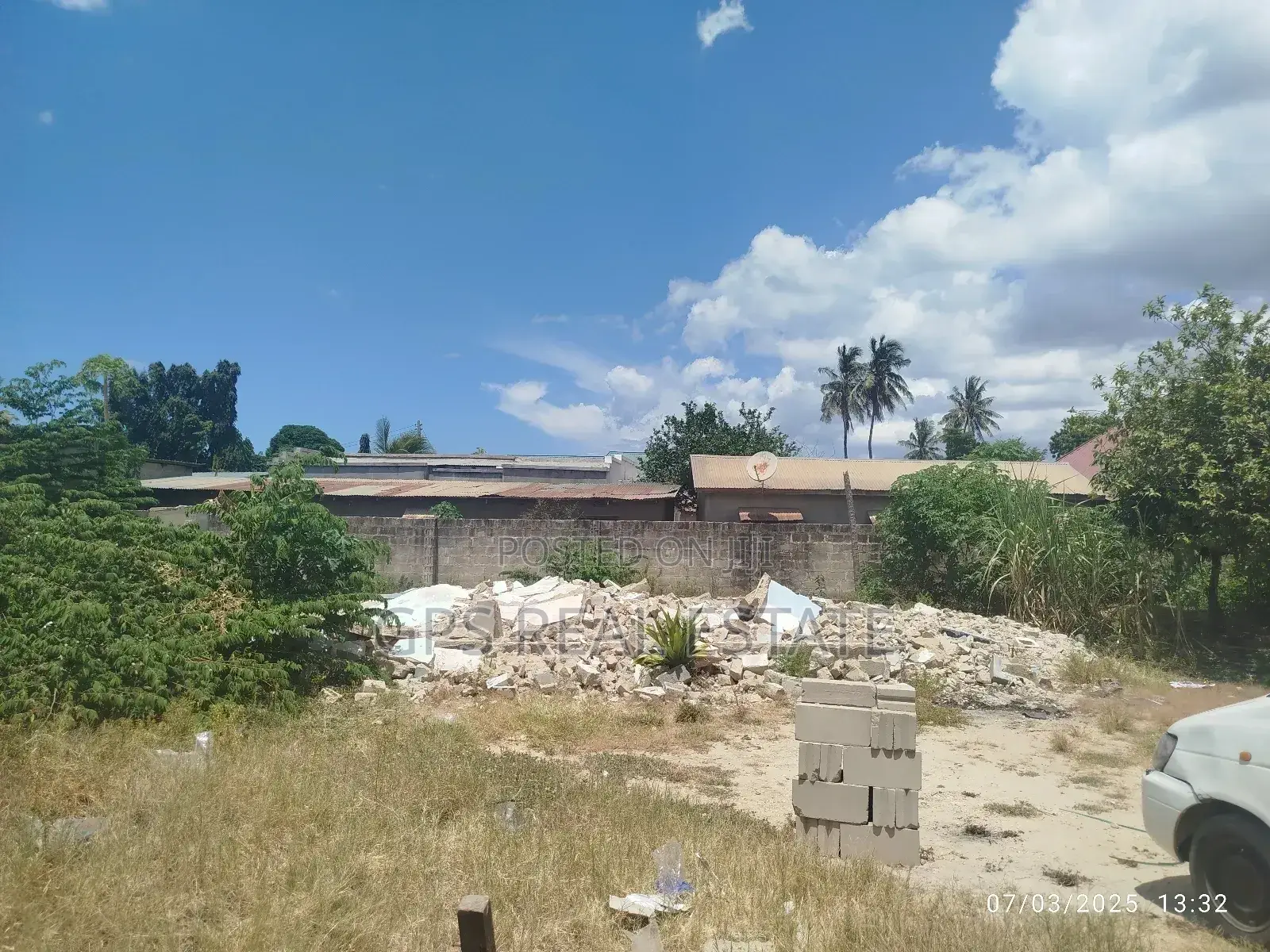 Plot for Sale at Kigamboni Darajani in Kigamboni
