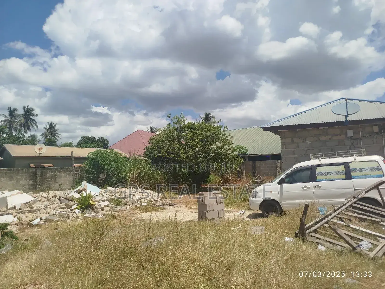Plot for Sale at Kigamboni Darajani in Kigamboni