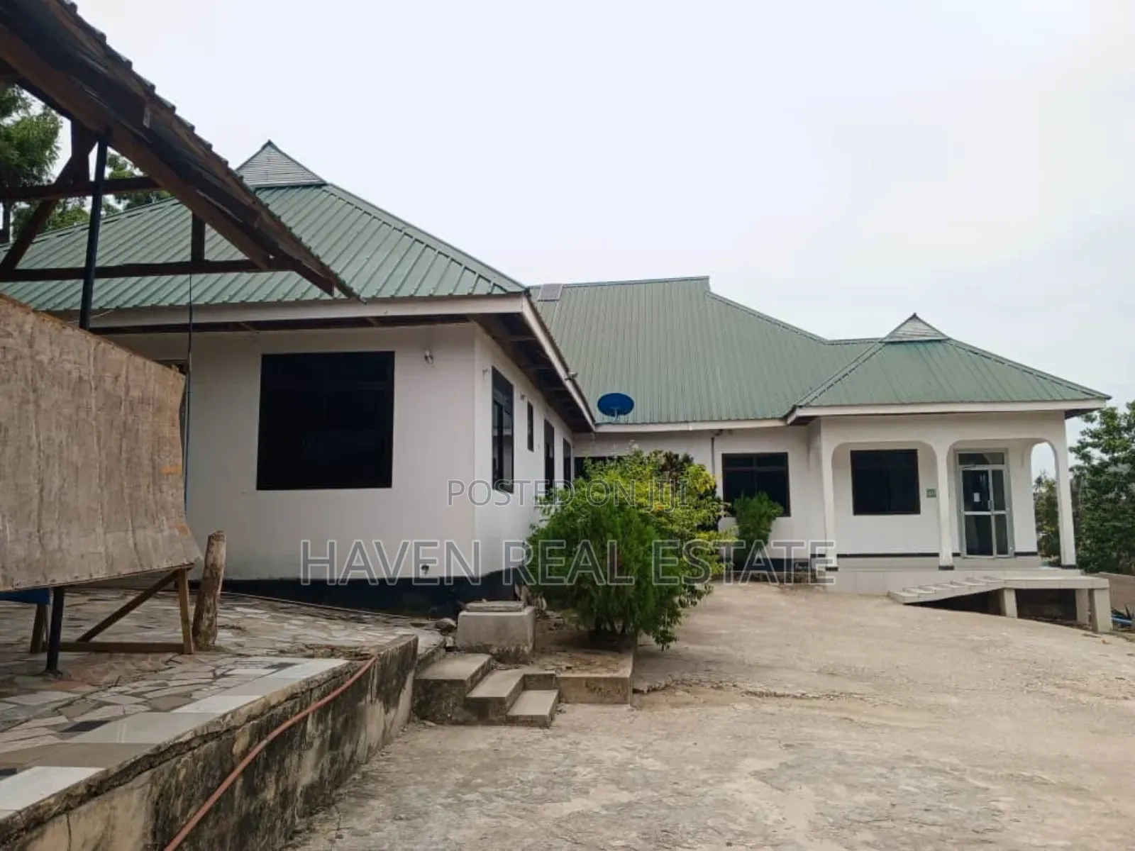 Lodge Inauzwa Mbezi in Mbezi