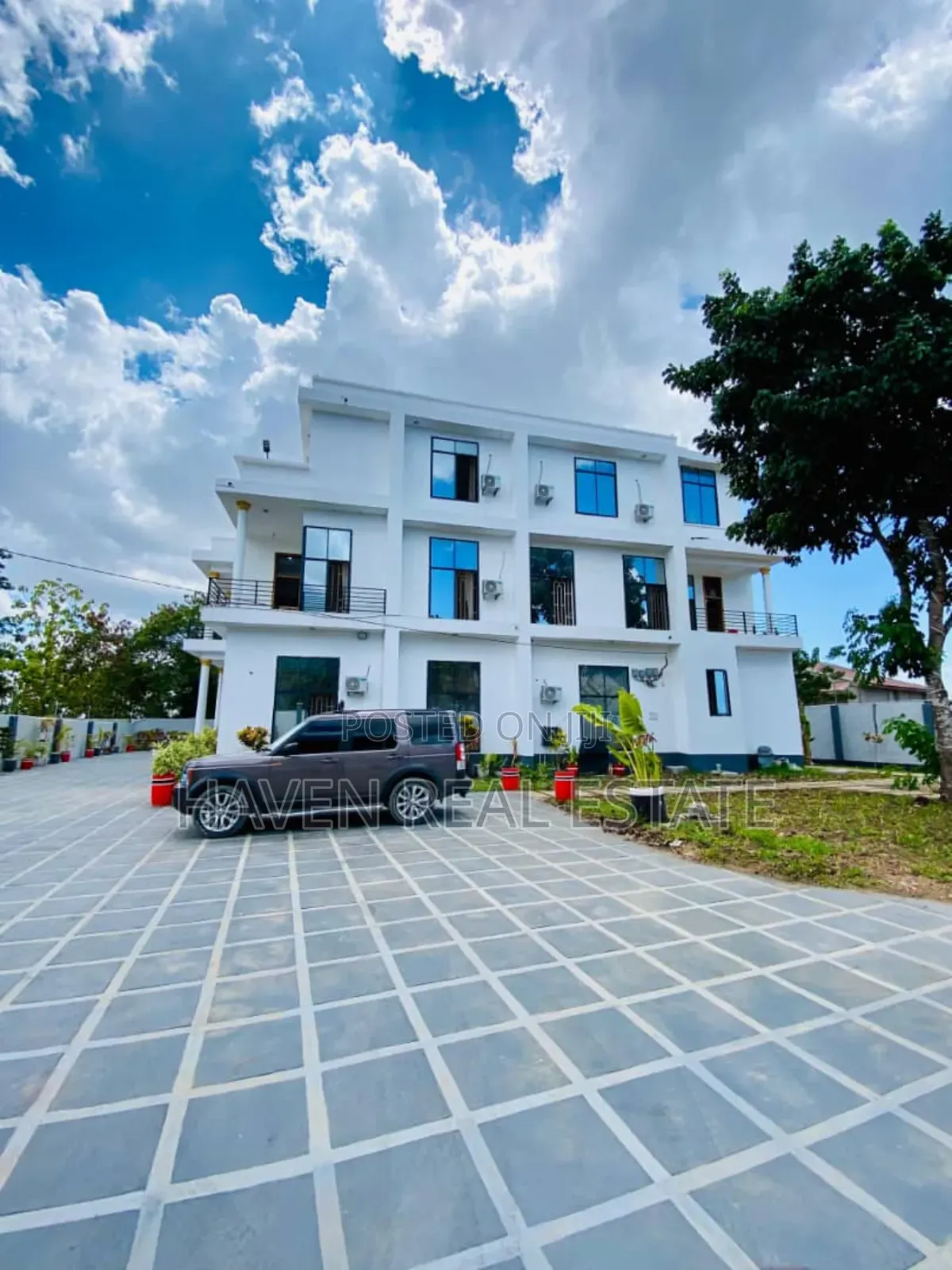 Furnished 10bdrm House in Kigamboni for sale in Kigamboni
