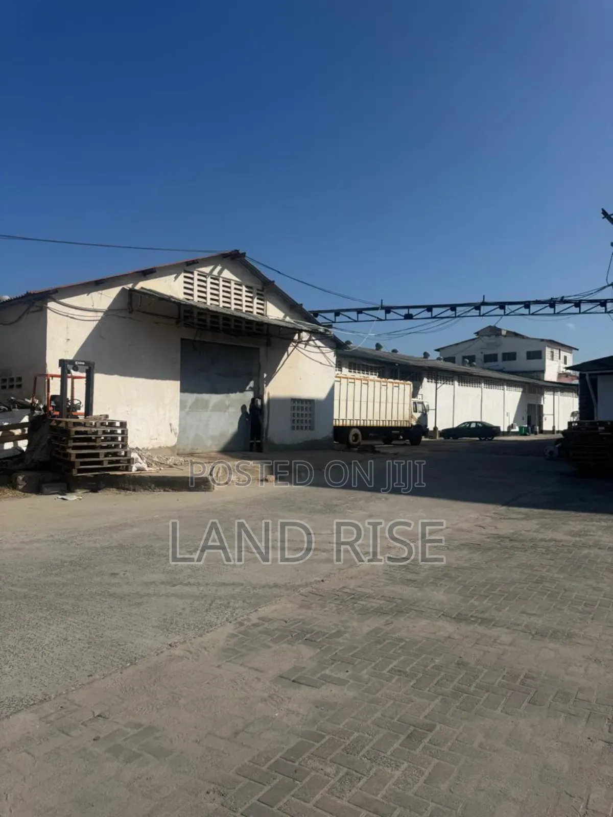 400 SQM Warehouse in Mikocheni in Mikocheni