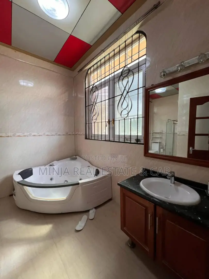 9bdrm House in Mbezi Beach for sale in Mbezi Beach