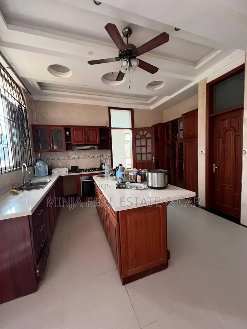 9bdrm House in Mbezi Beach for sale in Mbezi Beach