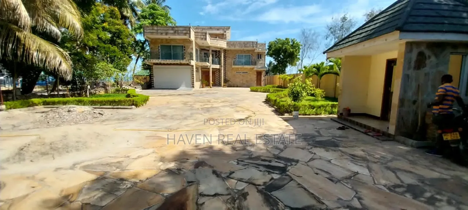 Furnished 6bdrm House in Kigamboni for sale in Kigamboni