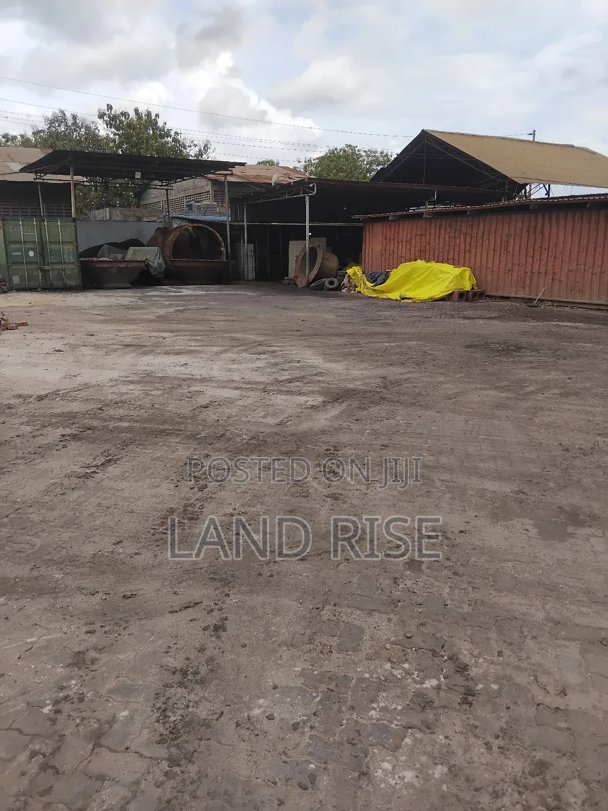 Open Yard 1250 SQM in Nyerere Road in Vingunguti