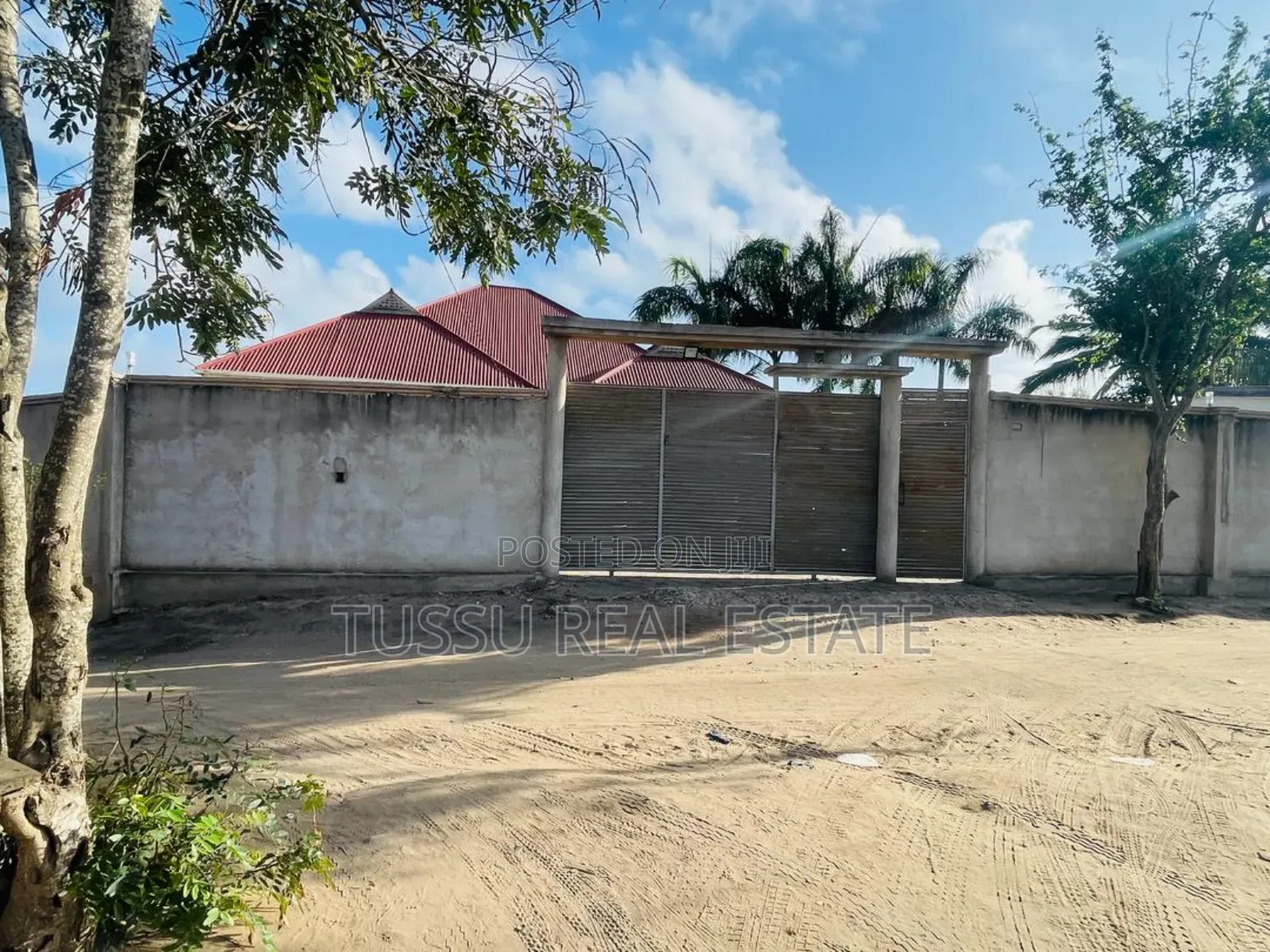 3bdrm House in Malobo Centre, Mbezi Beach for sale in Mbezi Beach