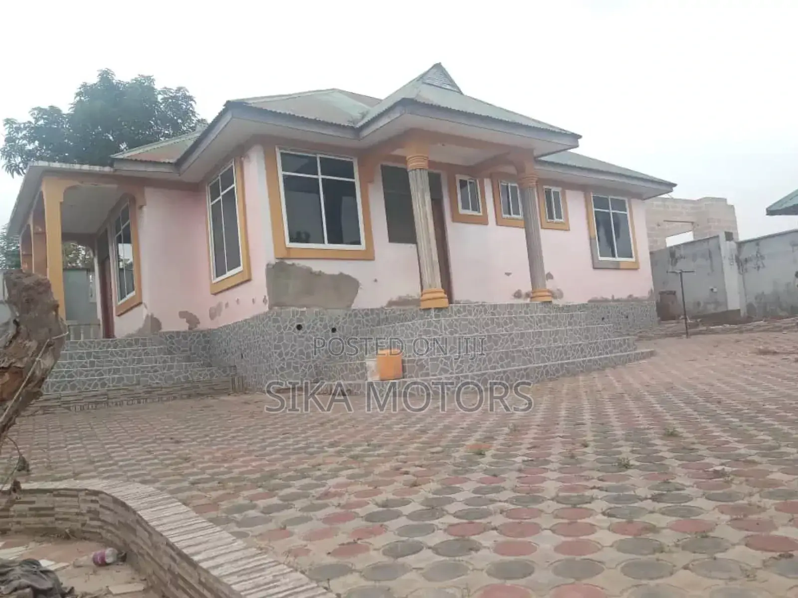 3bdrm House in Njiapanda Makabe, Kinondoni for sale in Kinondoni