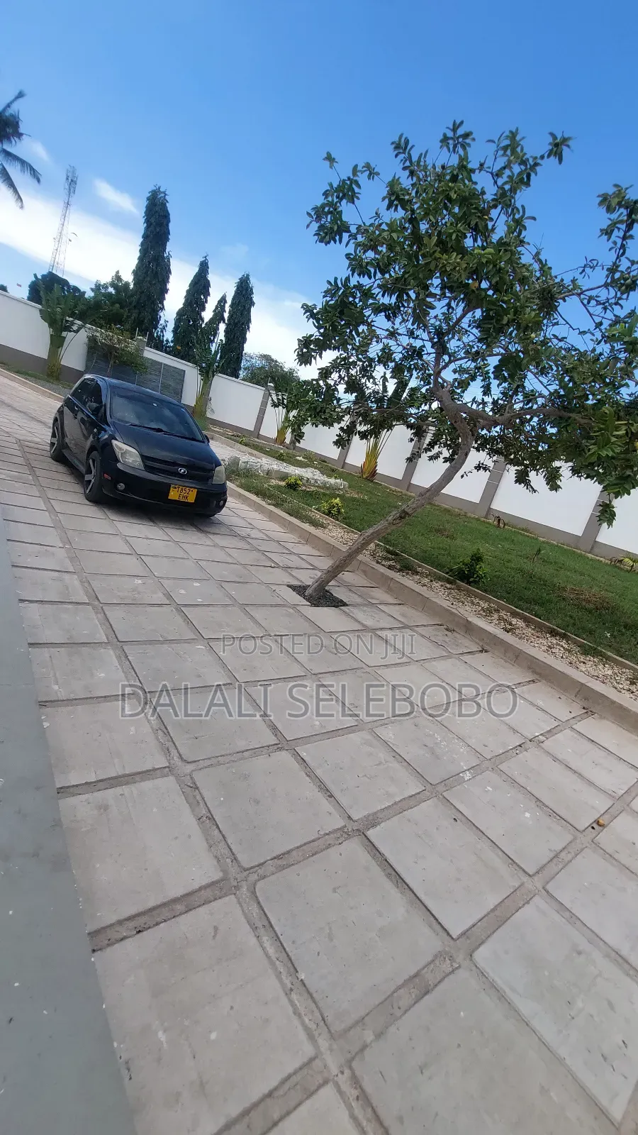 Bangalore It Look at Tarmac Mbez Beach Upande Wa Juu in Goba